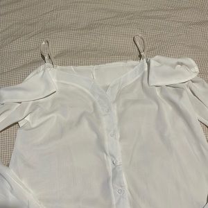 Women’s bell sleeve no shoulder blouse